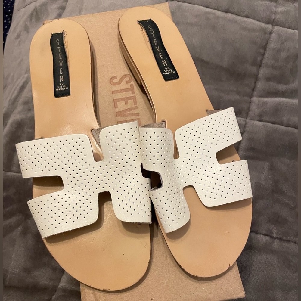 Steve Madden white sandals Size 11